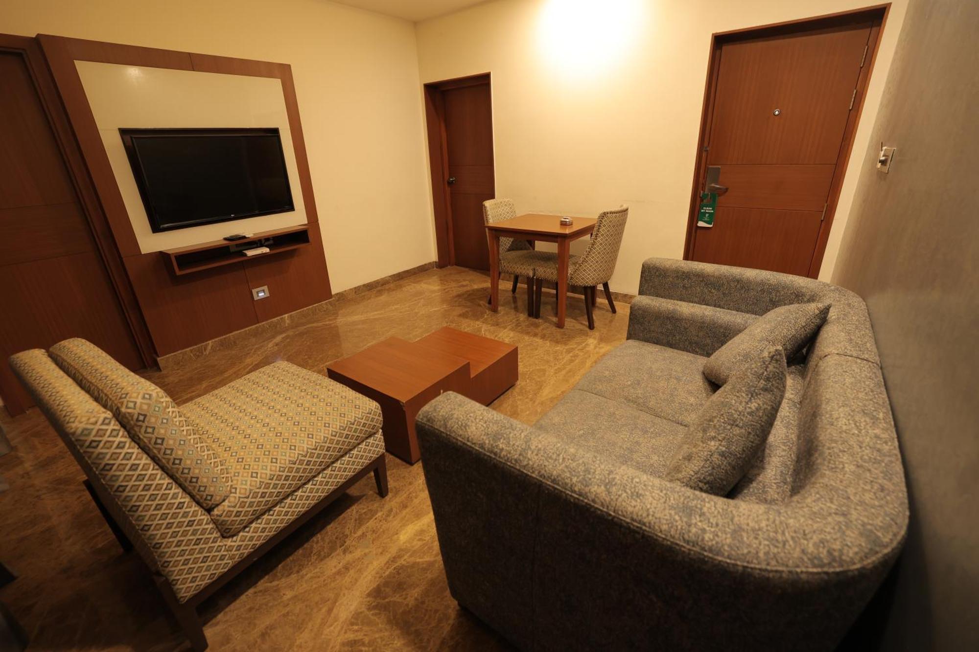 Poppys Vista Hotel Thirumurugan Poondi Buitenkant foto